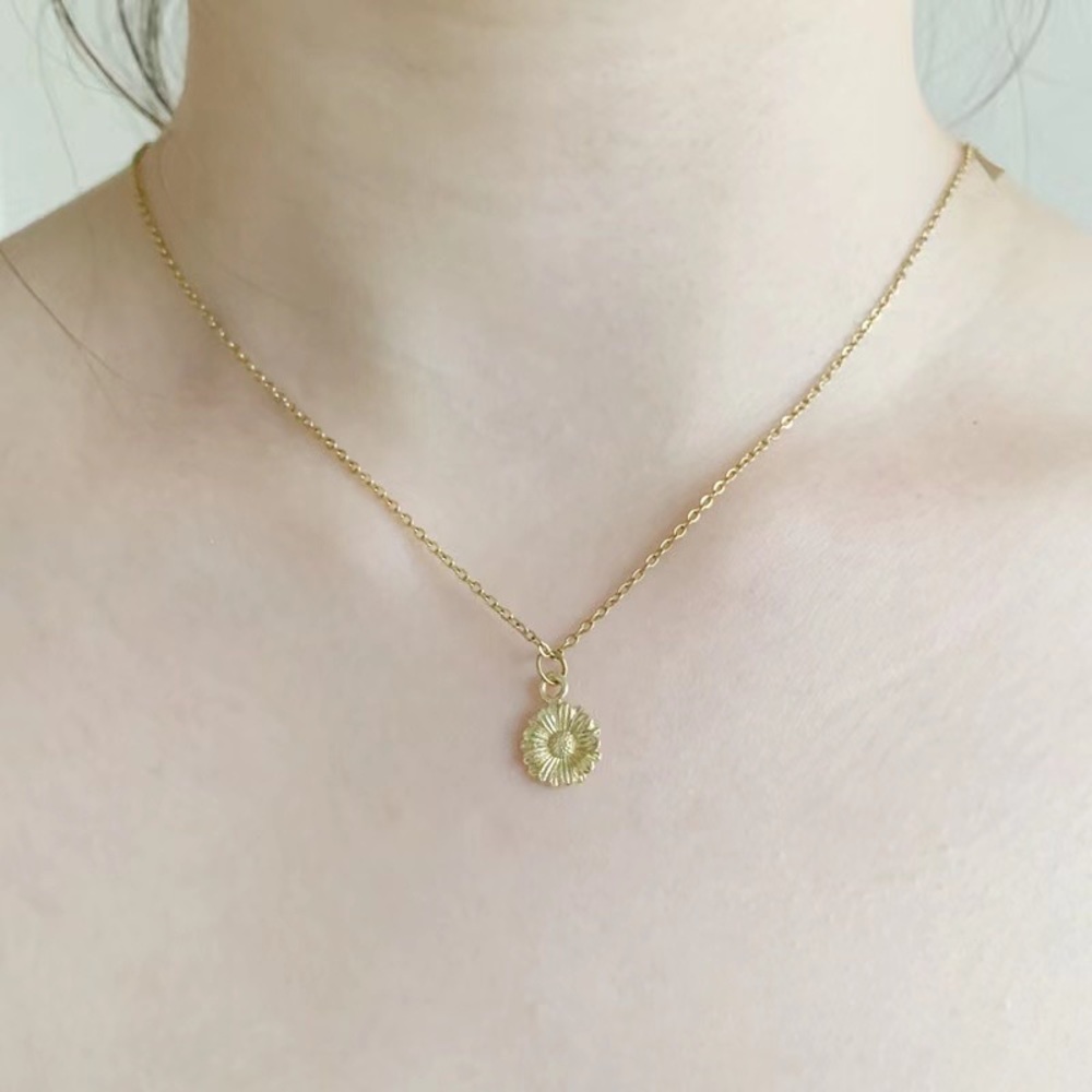 BRAND NEW Gold Boho Flower Necklace - Picture 2 of 4